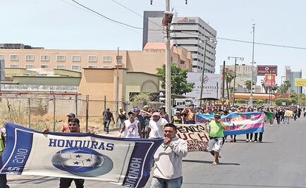 Migrantes denuncian que ONU los engañó y no les brindó autobuses