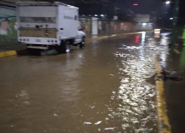 Fuertes lluvias causan inundaciones y caída de bardas en Tlalpan