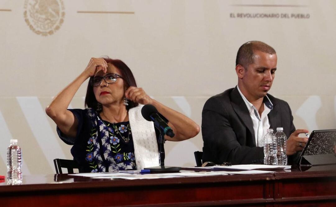 Titular de la SEP, Leticia Ramírez Amaya y asesor técnico de Nayarit, Joel Servando Montes.  Foto: Carlos Mejía/EL UNIVERSAL