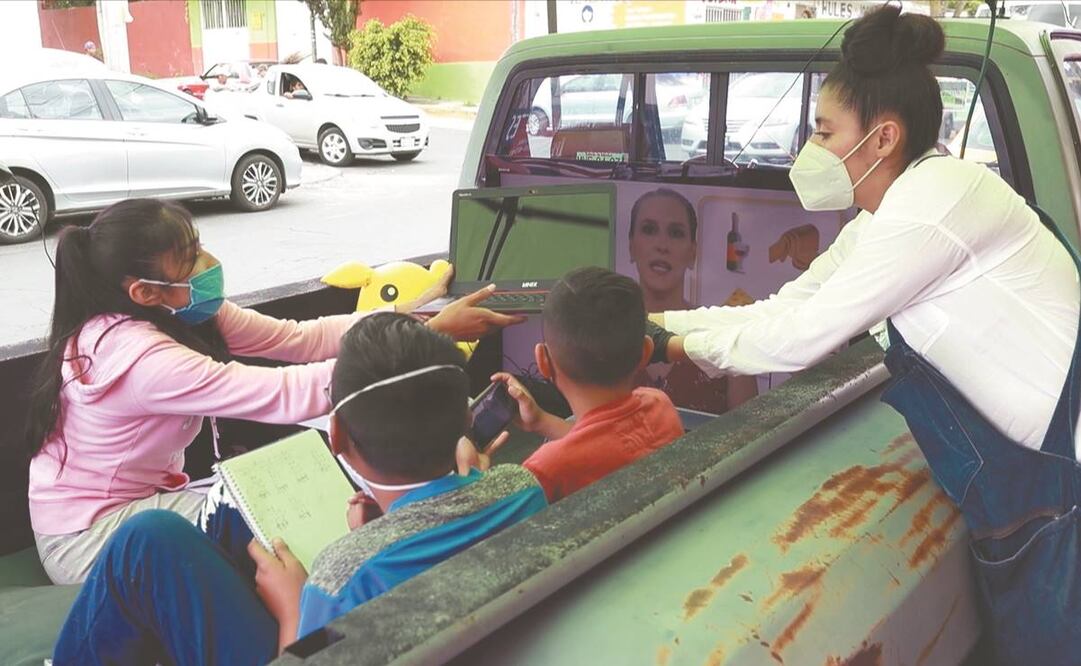 En la tortillería "La Abuela" les brindan una computadora, televisión, e incluso les dan de desayunar a los niños. Foto: IVÁN CAMPOS. EL UNIVERSAL