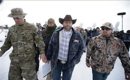 Leaders of Oregon occupation report to prison