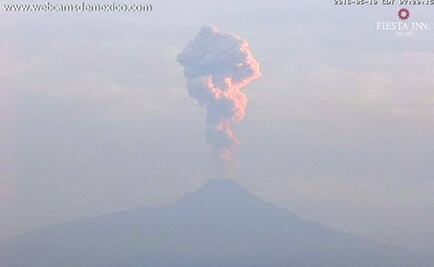 Volcán de Colima emite fumarola de casi 2 km