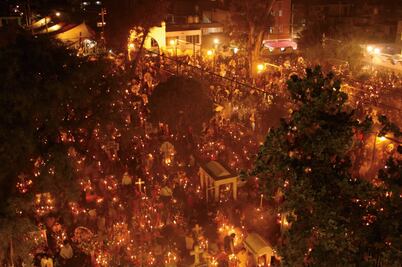 Miles asisten en Mixquic al regreso de los difuntos