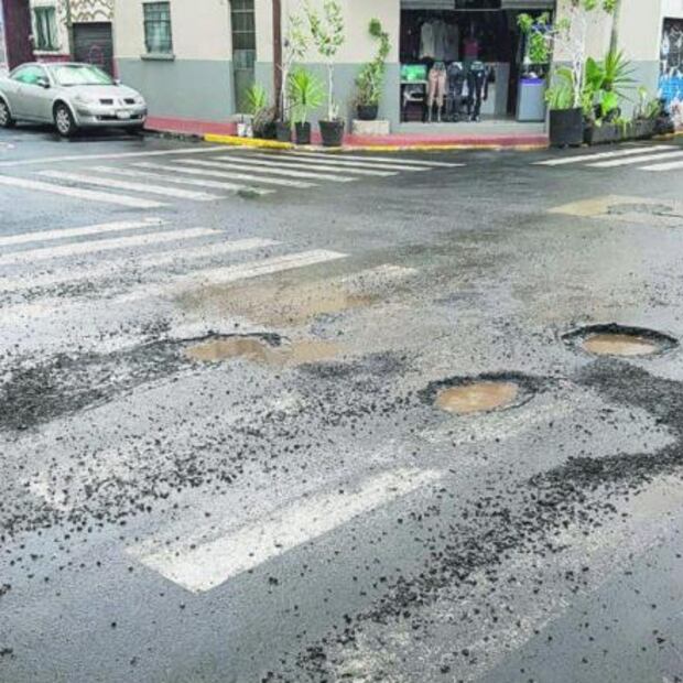Daños que provocan los baches en tu coche 