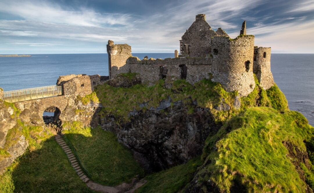 El Castillo de Dunluce, en Irlanda del Norte, representó al hogar de la casa "Greyjoy". (Foto: iStock)