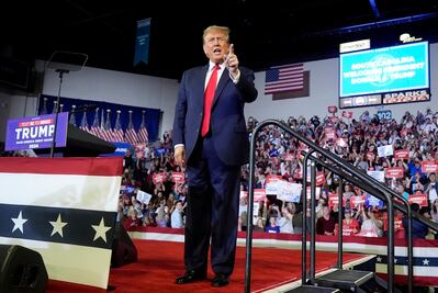 Trump compara la muerte de Navalny con "lo que está sucediendo" en Estados Unidos