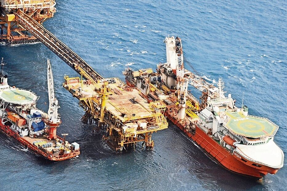 Onepxo ha señalado que uno de cada tres litros de combustibles que se distribuyen en México son de origen ilicito. Foto: archivo