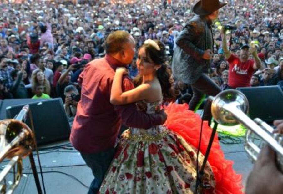 De 5 opciones, Rubí usó vestido de artesanas huastecas y de migrante