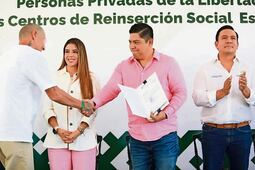 Gobernador de San Luis Potosí entrega a 372 reclusos su preliberación
