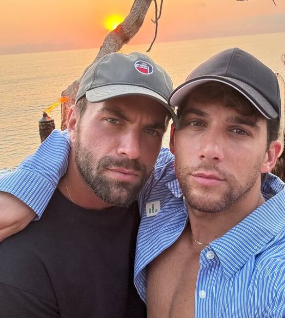 El actor y conductor Mauricio Garza con su novio Fred Cohen.