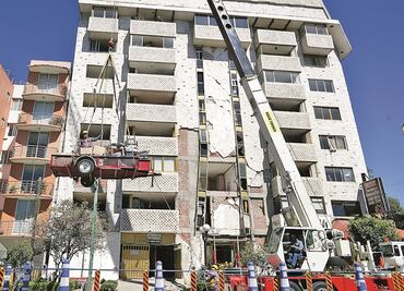 Apoyan con grúas gratuitas para recuperar bienes en colonia Álamos