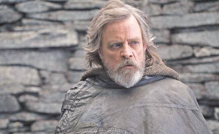 Mark Hamill cambia espada láser por una medieval