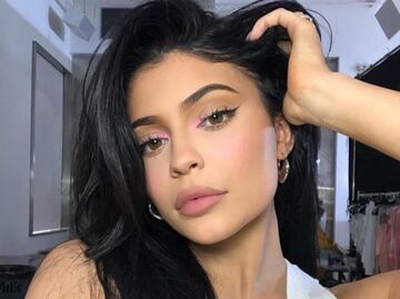 Critican a Kylie Jenner por lavarse la cara en redes sociales