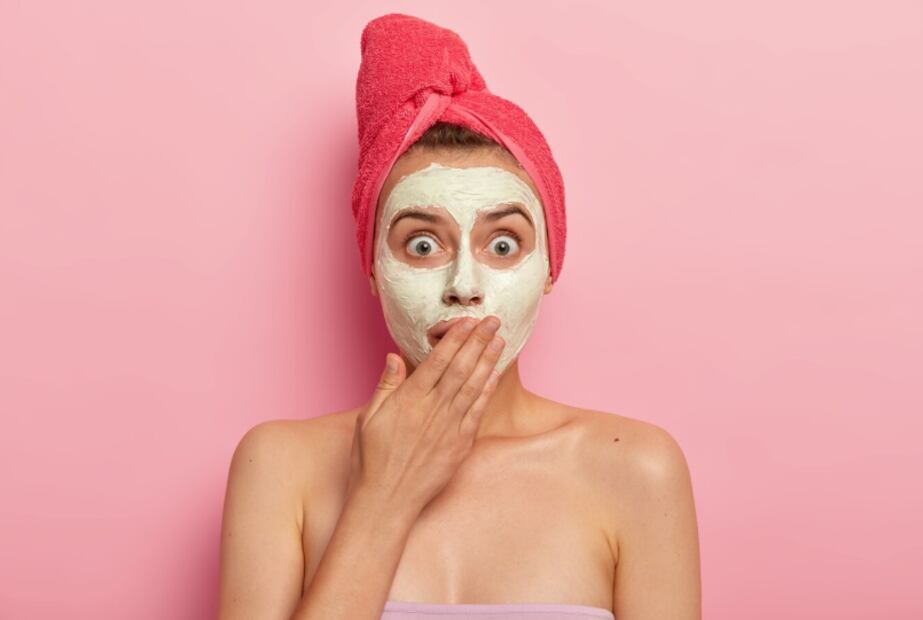 La mascarilla de hueve contribuye para lograr una piel firme y sin arrugas. Foto: Freepik