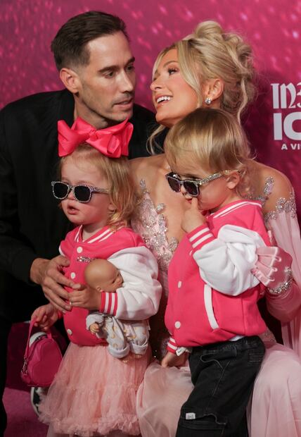 Carter Reum, London Marilyn Hilton Reum, Paris Hilton y Phoenix Barron Hilton Reum llegan al estreno mundial de "Infinite Icon: A Visual Memoir" en The Grove, Los Ángeles.
Foto de Andrew Park/Invision/AP.