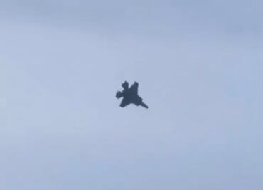 Avión de combate F-35 se estrella en base aérea de Alaska; piloto resulta ileso