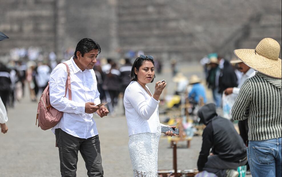 Celebración del equinoccio de primavera en la pirámide del sol en la zona arqueológica de Teotihuacán, el 21 de marzo de 2025. Foto: Gabriel Pano/EL UNIVERSAL