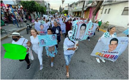 Marchan en Chilpancingo a 40 días de asesinato de Alejandro Arcos Catalán; "el gobierno miente, honremos memoria de nuestro presidente”