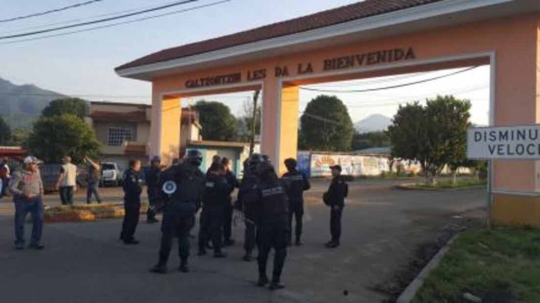 Libera CNTE vías del tren en Michoacán