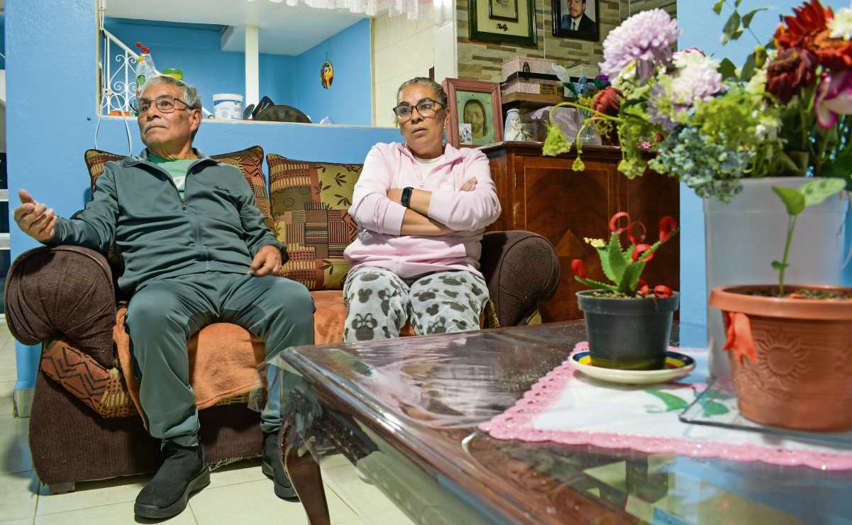 Juan y Carolina Gallegos reconocen que el apoyo económico de la pensión del Bienestar les ha servido para cubrir algunos gastos del hogar. Foto: Santiago Cadena / EL UNIVERSAL