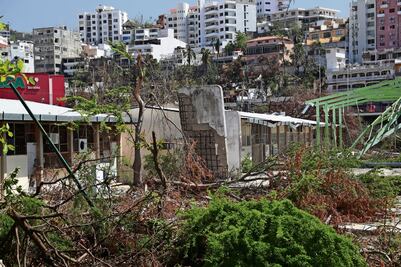 Hay 336 escuelas dañadas por “Otis” en Acapulco y Coyuca 