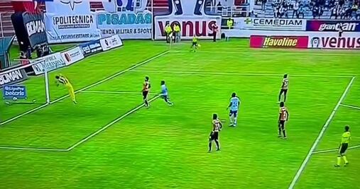 VIDEO: El insólito autogol que decidió el descenso en Ecuador