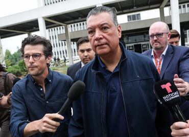 ¿Quién es Alex Padilla?; el demócrata fue sacado a la fuerza de una rueda de prensa de Kristi Noem, secretaria de Seguridad de EU