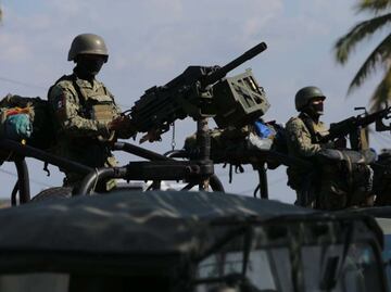 Se registran enfrentamientos entre hombres armados y elementos del Ejército en Navolato, Sinaloa; aseguran armas y vehículos