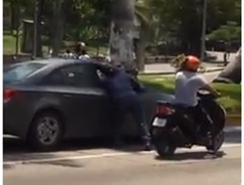 Roban en segundos 150 mil pesos a automovilista en Acapulco