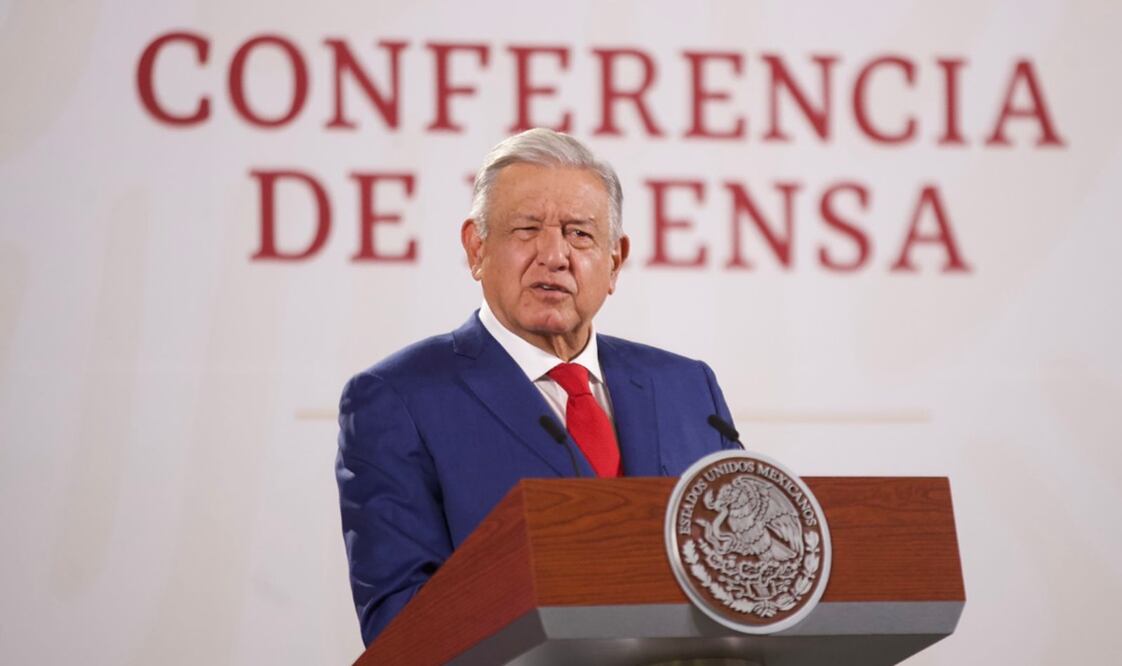 El presidente López Obrador recordó que la reforma también plantea que estos organismos sean más económicos, se baje el presupuesto a los partidos y se reduzca el número de legisladores. Foto: Germán Espinosa