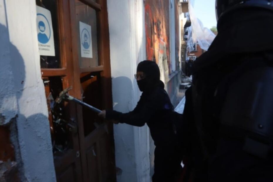 No sirvió el emplayado: Reportan daños irreparables en palacio de gobierno de Tlaxcala tras marcha 8M