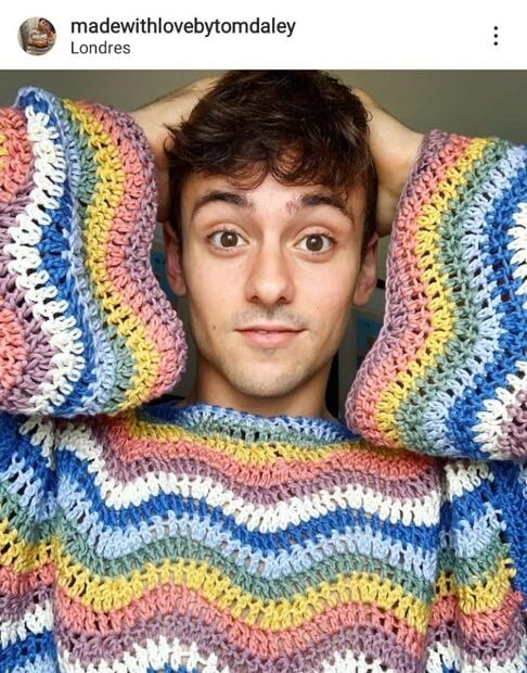 Artesana mexicana teje muñeco de crochet inspirado en Tom Daley