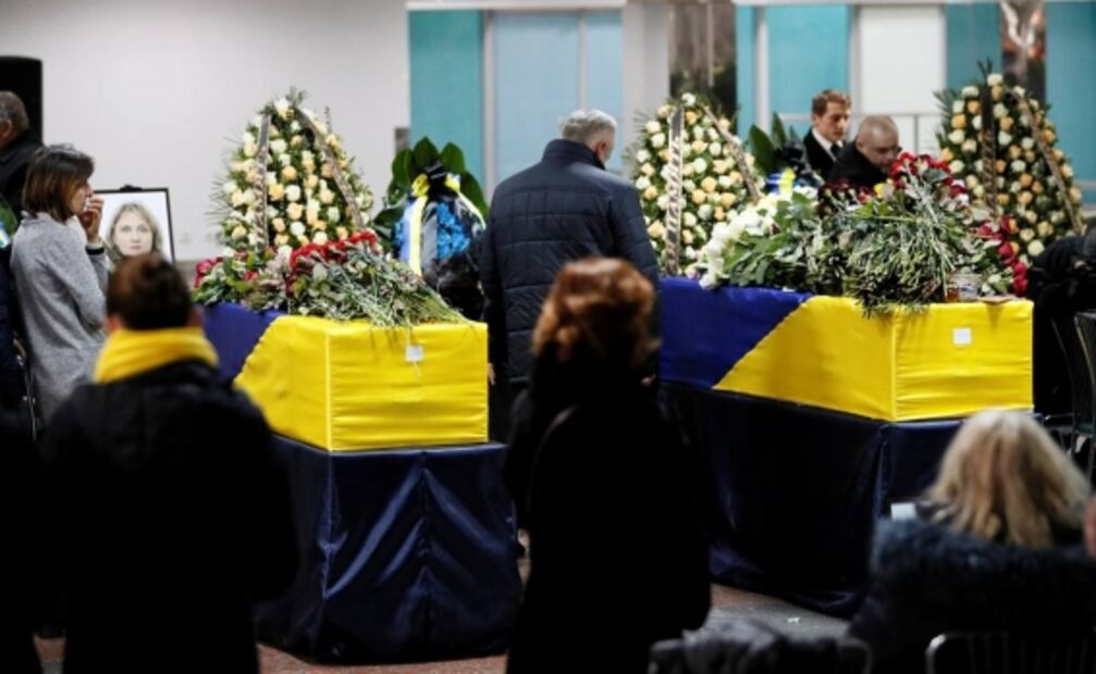 Regresan a su país los cuerpos de ucranianos muertos en accidente de avión en Irán