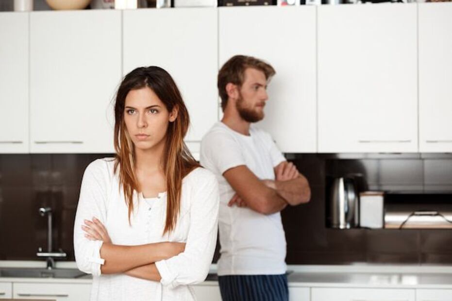 La IA ha identificado que muchas parejas llegan a un punto en el que, aunque siguen juntas, han perdido la conexión emocional. Fuente: Freepik.