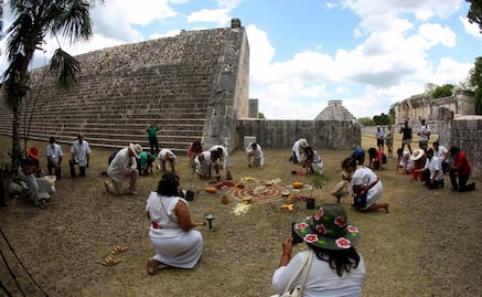 Agradecen a la Madre Tierra con ceremonia ancestral en ruinas de Chichén Itzá
