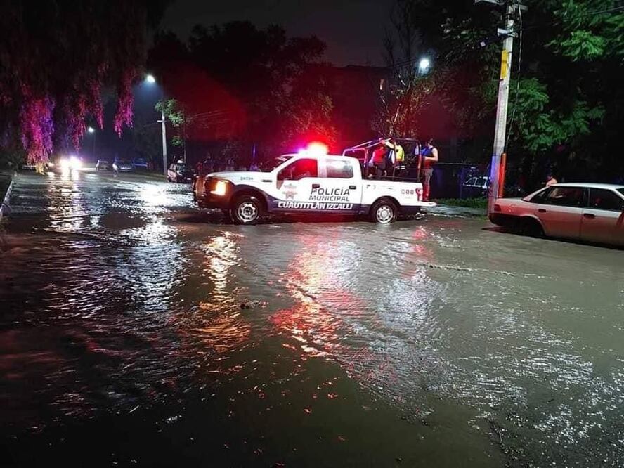 El río San Pablo se desbordó, a la altura de la colonia Bosques de la Hacienda Primera Sección. (Foto: especiales)
