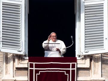 Papa Francisco sigue "evolución natural"; mantiene tratamiento para la neumonía bilateral