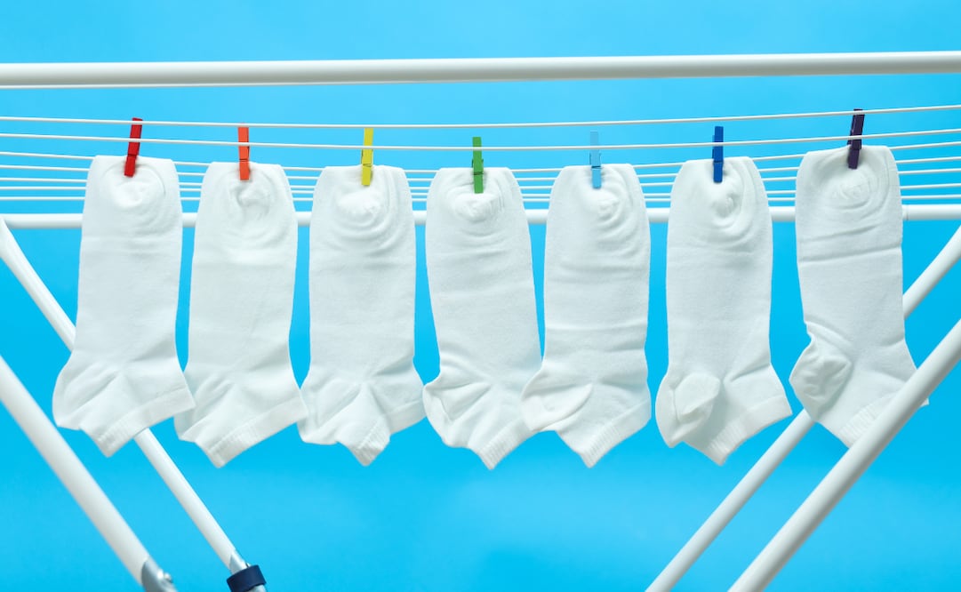 Técnicas caseras y métodos para recuperan el blanco original de las prendas
Foto: Canva