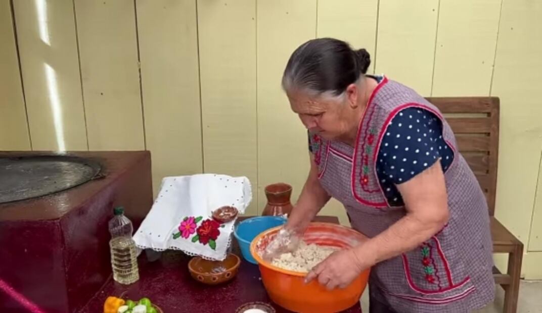 Doña Ángela comparte su receta para preparar tamales esponjaditos