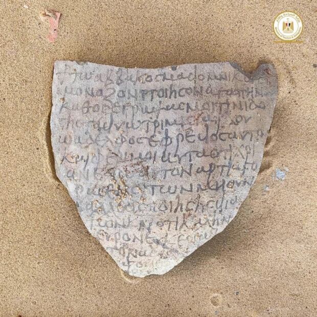 Descubren restos de edificios con "grafitis" del siglo V en Egipto
