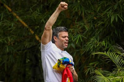 Tras salir de prisión, Leopoldo López llama a seguir la "lucha en la calle"