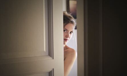 Nietos abren un cuarto secreto de su abuelita fallecida y lo que encuentran los sorprende