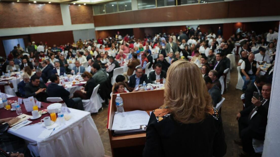 La ministra de la Suprema Corte de Justicia de la Nación (SCJN), Yasmín Esquivel Mossa, se reunió con representantes del Consejo del Trabajo. Foto: Especial