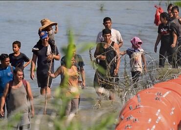 Texas promete seguir su pelea para mantener la barrera de boyas en la frontera con México