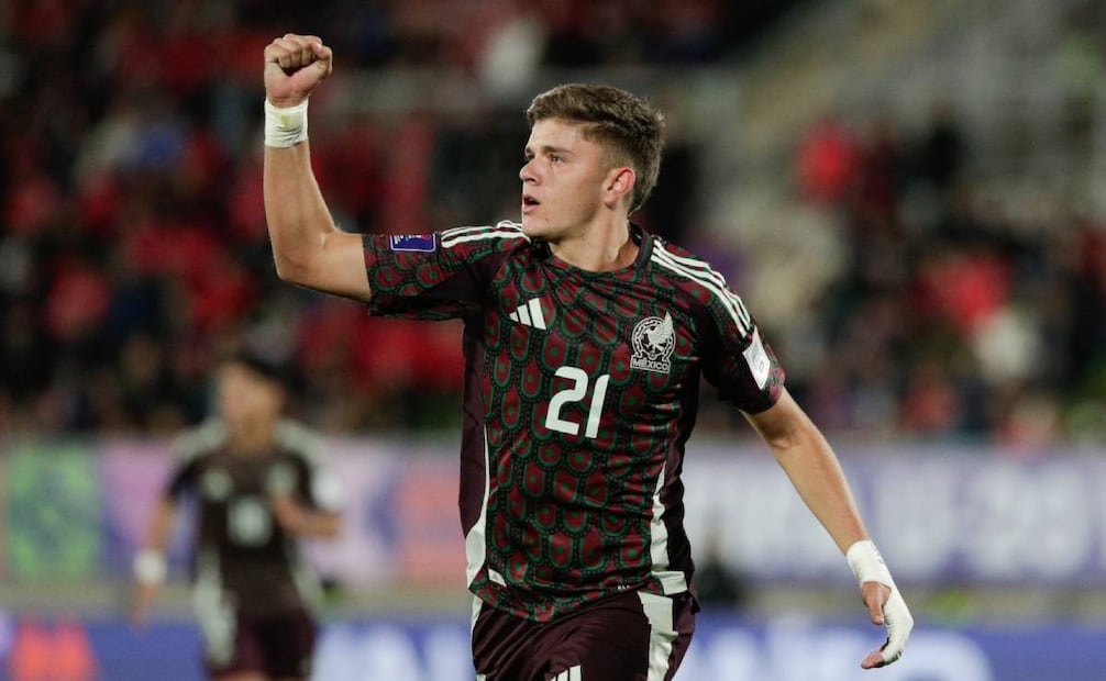 Tahiel Jiménez festeja el primer gol de México en la arrolladora victoria ante Chile. Foto: Agencias