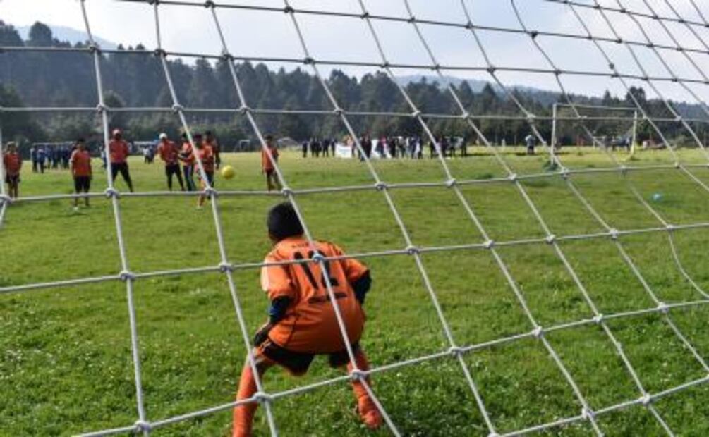 “Parece que cayó un meteorito en nuestra cancha de futbol”