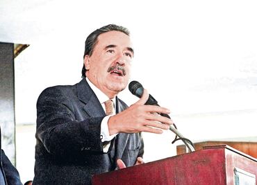 Se suma Gamboa a reclamos contra AMLO