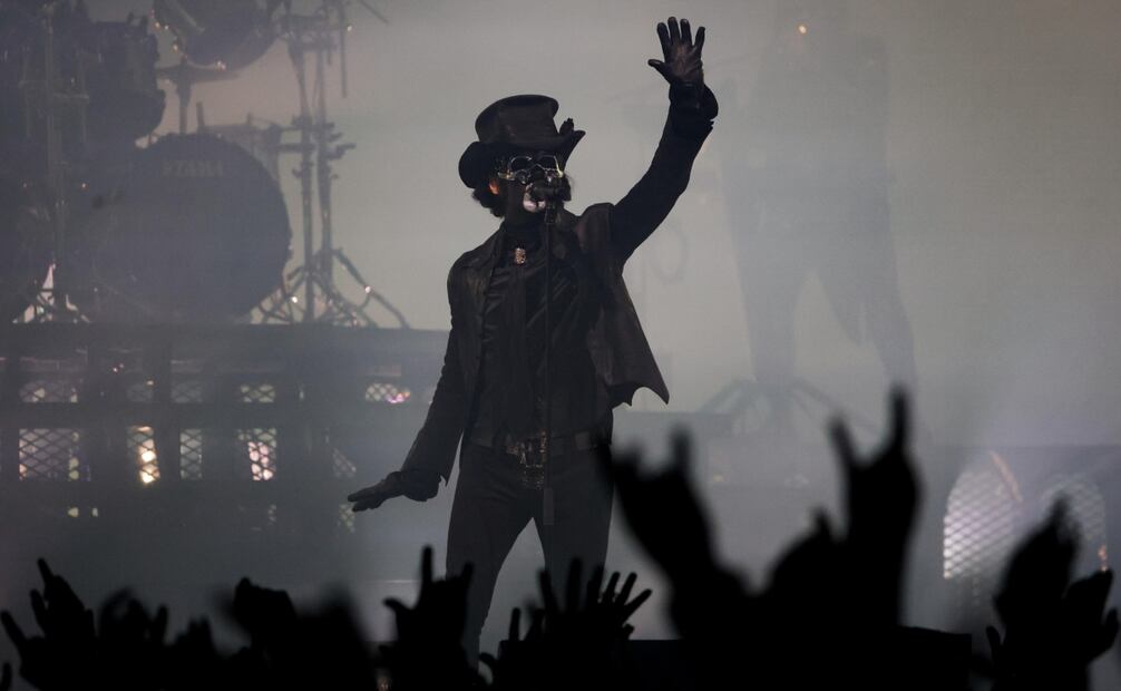 La banda sueca de heavy metal Ghost durante el inicio de su concierto en el palacio de los deportes como parte de su gira mundial Skeletour.  FOTOS: DIEGO SIMÓN SÁNCHEZ