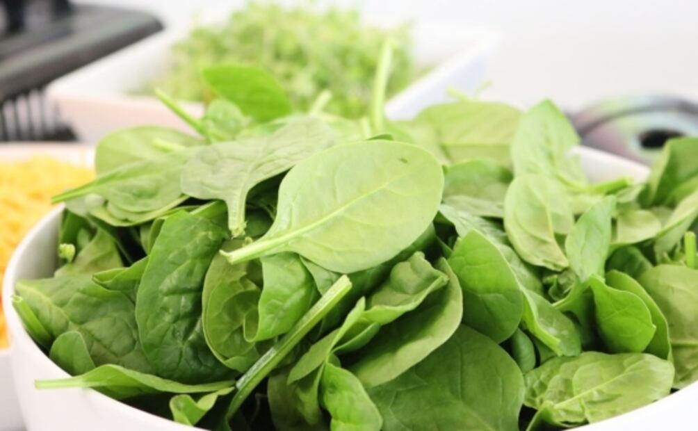 ¿Qué pasa si comes espinaca y lechuga todos los días?