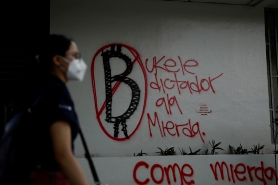 Protestan en El Salvador contra la reelección presidencial y el bitcoin